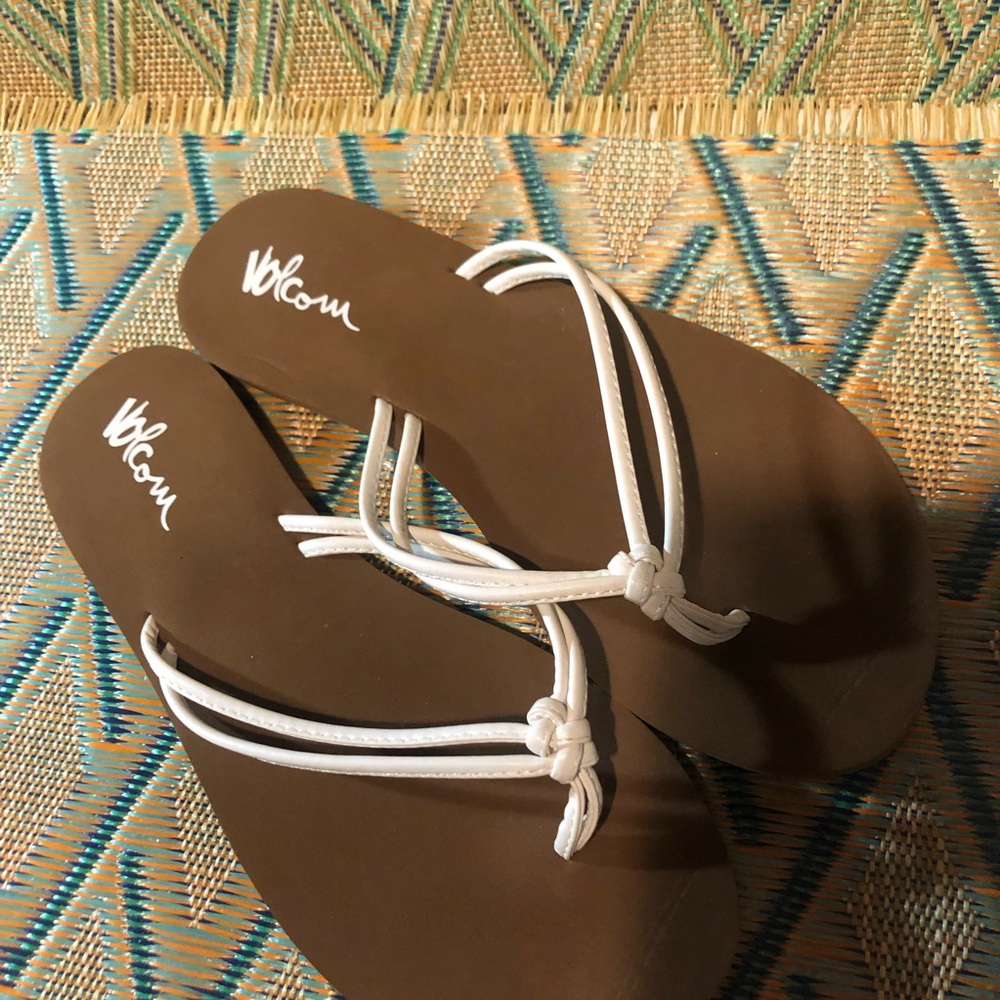 Volcom flip flops size 8